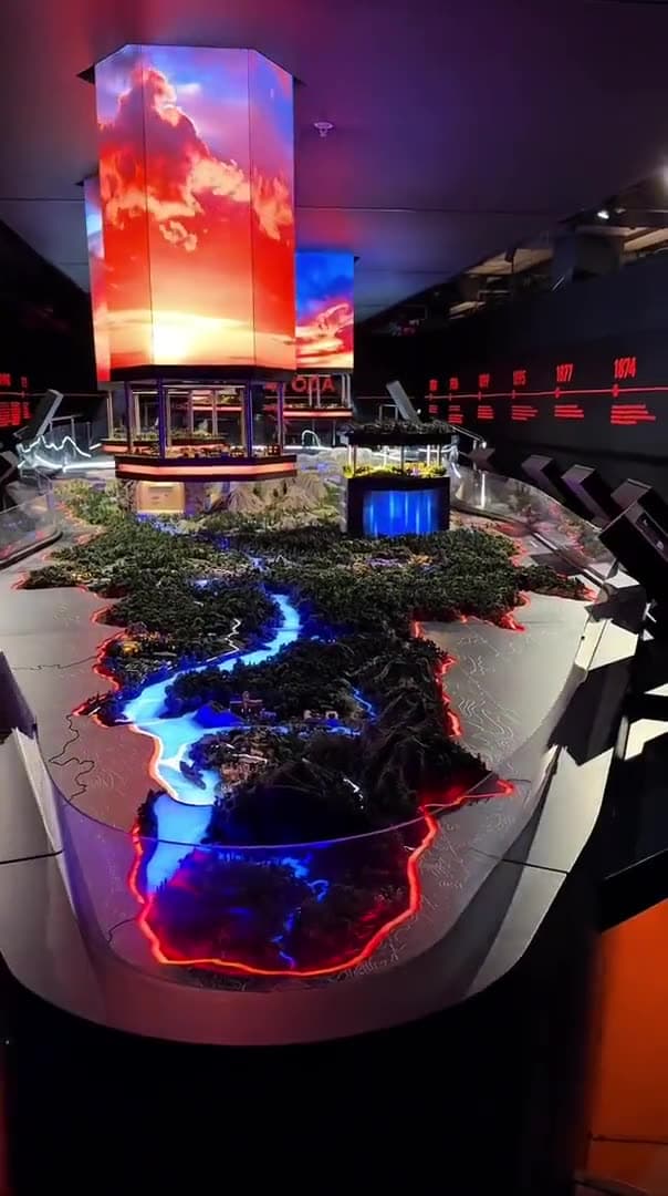 16-метровый макет Национального центра «Россия» с динамической подсветкой